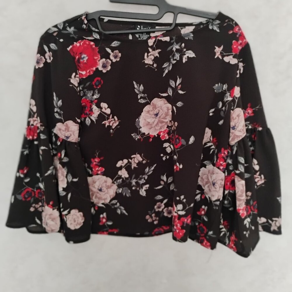 Justify Black Floral Bell Sleeve Top Size: Extra Small